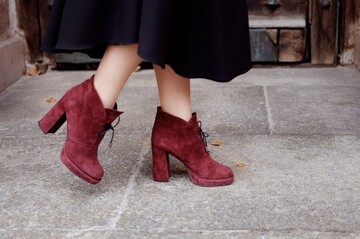 5 помилок у догляді за замшевим взуттям: як не зіпсувати улюблену пару