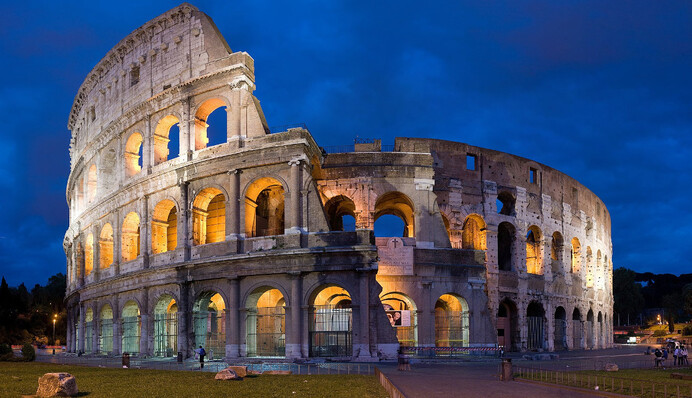 Туристы решили выпить пива в Колизее, и это стало их самыми дорогими посиделками