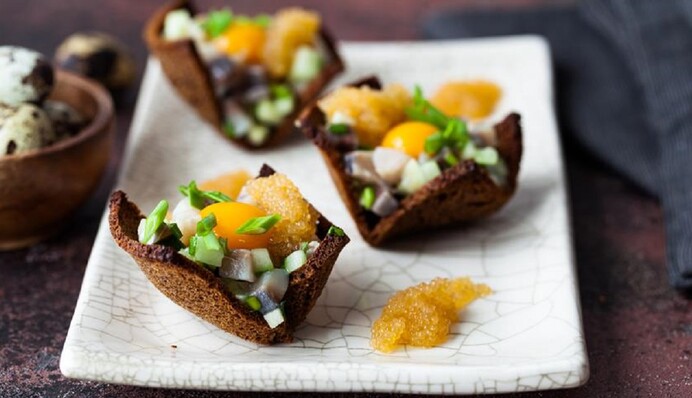 Як приготувати хлібні тарталетки з форшмаком: рецепт закуски