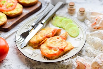 Як приготувати соковиті курячі відбивні з сиром: простий рецепт