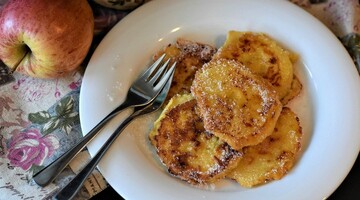 Як приготувати смачні оладки з бананом на сніданок: простий рецепт