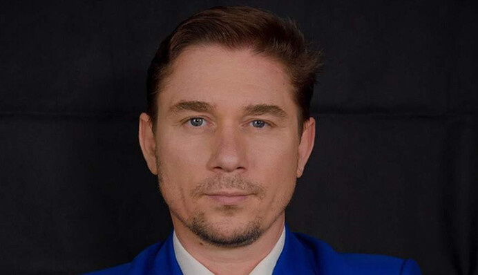 Актер сериала 