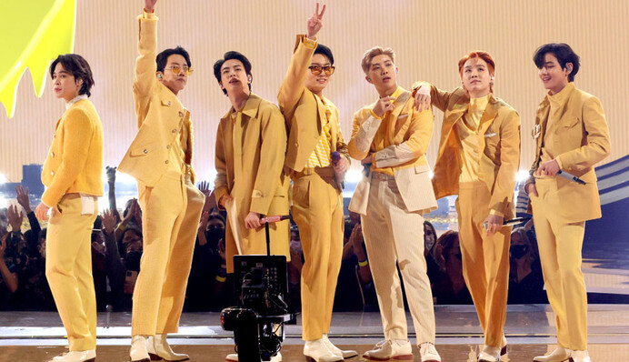 В США выбрали лучших артистов года - все победители премии American Music Awards 2021