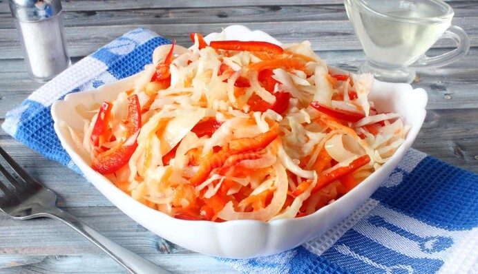 Як смачно заквасити капусту з перцем чилі: простий рецепт