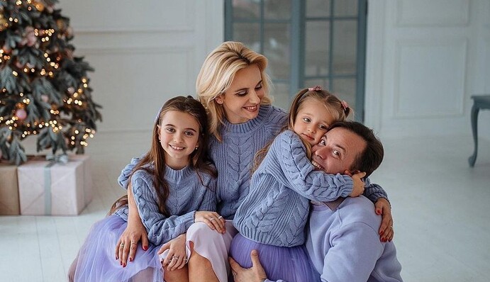 Лілія Ребрик із сім'єю влаштували атмосферну фотосесію у стилі family-look