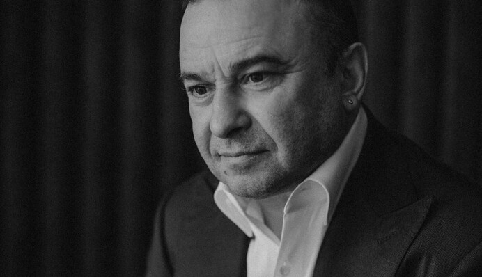 Дружини Віктора Павлика знову посварилися в мережі - співак вперше втрутився у конфлікт