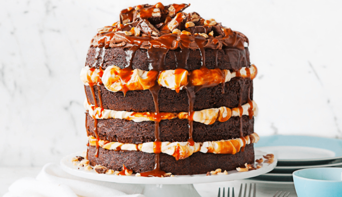 Как приготовить дома шоколадный торт Сникерс: простой рецепт