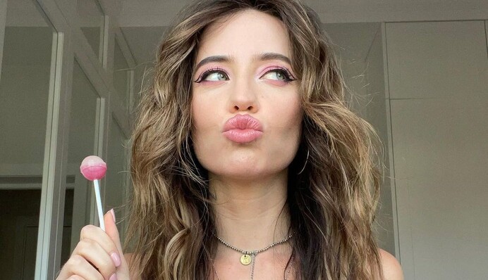 Надя Дорофєєва відповіла хейтерам на чутки про збільшені губи та пластику
