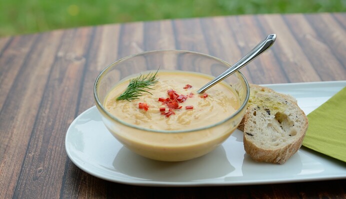 Як приготувати домашній майонез для салатів на Новий рік: рецепт у блендері