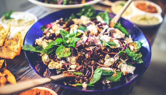 3 оригинальных салата на Новый год: чем заменить Шубу и Оливье