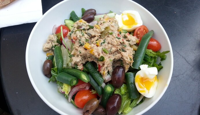 Страви на Новий рік без майонезу: як приготувати салат Нісуаз з тунцем