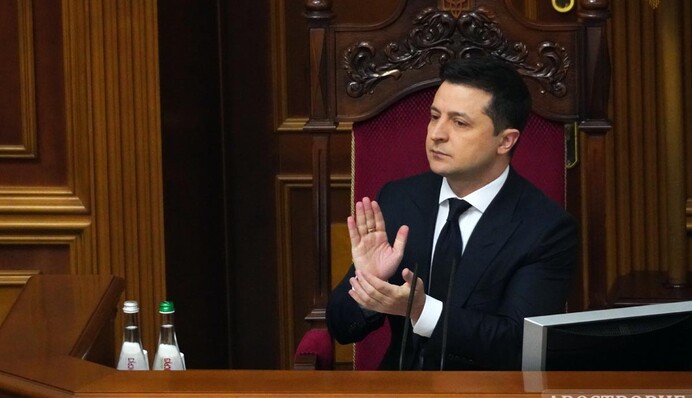 Кожній дитині по $10 тисяч на руки: у кого Зеленський забере мільярди гривень