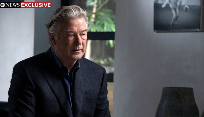 Алек Болдуин заявил, что не нажимал на курок во время смертельной стрельбы на съемках