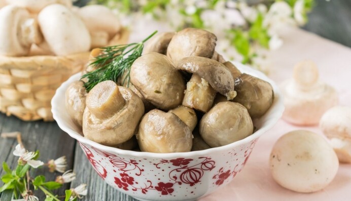 Як зробити смачні мариновані печериці: простий рецепт