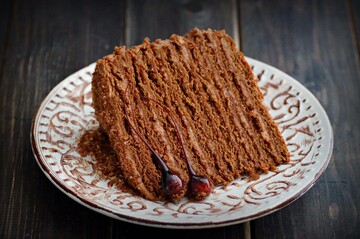 Готуємо вдома оригінальний шоколадний медовик: простий рецепт торта