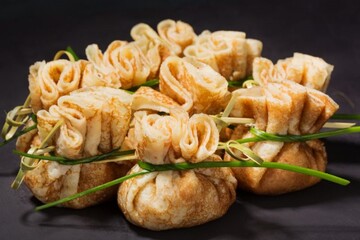 Як приготувати на Новий рік мішечки з млинців із грибами: простий рецепт