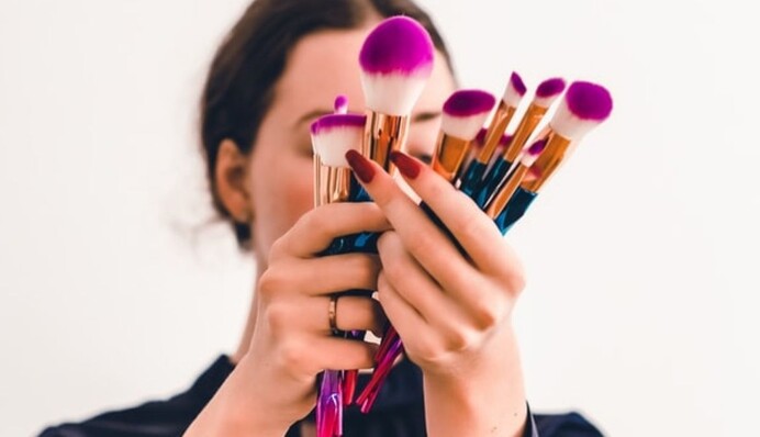 Як намалювати стрілки на очах і не зіпсувати образ: прості хитрощі та помилки