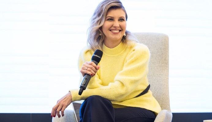 Елена Зеленская пришла на встречу в ярком свитере - идея зимнего образа от первой леди