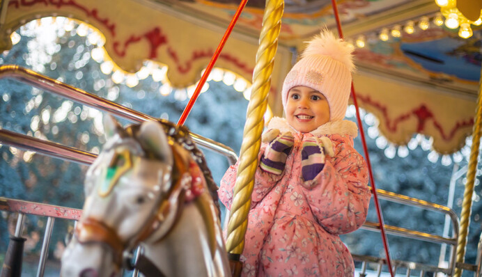 Новый год по-киевски: фабрика игрушек, новогодний музей и самый большой в Европе каток