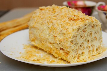 Готуємо вдома листковий торт Поліно зі згущеним молоком: простий рецепт