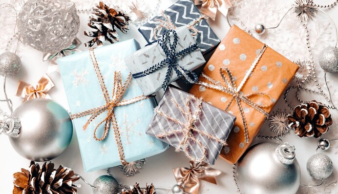 Что подарить парню на Новый год: 9 идей вместо носков и геля для бритья