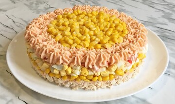 Магнолія замість Мімози: як приготувати на Новий рік смачний салат шарами з куркою