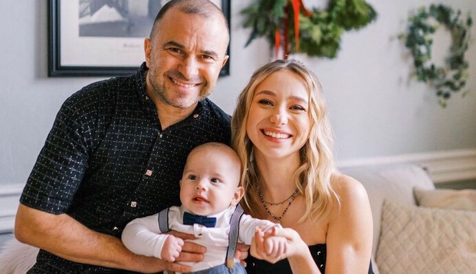 Младшему сыну Виктора Павлика исполнилось полгода - родители показали милые фото мальчика