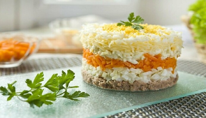 Готовим на Новый год вкусную Мимозу с тунцом: простой рецепт