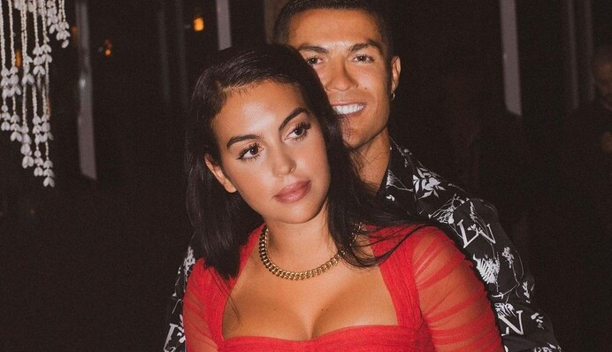 Роналду и его беременная невеста объявили пол будущих близнецов: милое видео у рождественской елки