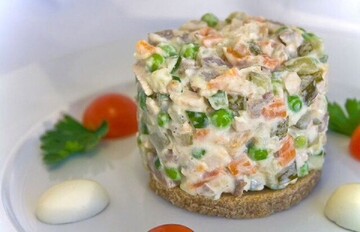 Як приготувати оригінальний Олів'є з тунцем на Новий рік: простий рецепт