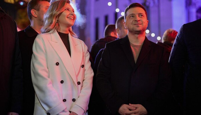 Елена Зеленская появилась на открытии новогоднего городка в белом пальто: новый образ первой леди