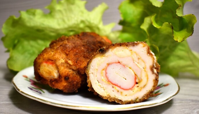 Готовим на Новый год мясные рулеты с крабовыми палочками: простой рецепт