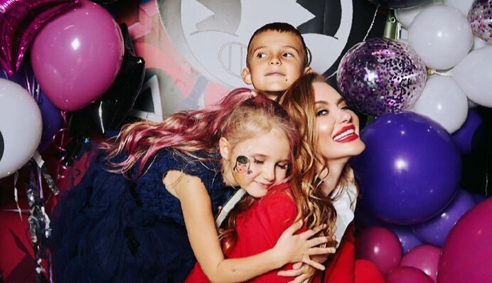 Слава Камінська влаштувала дітям вечірку у стилі 