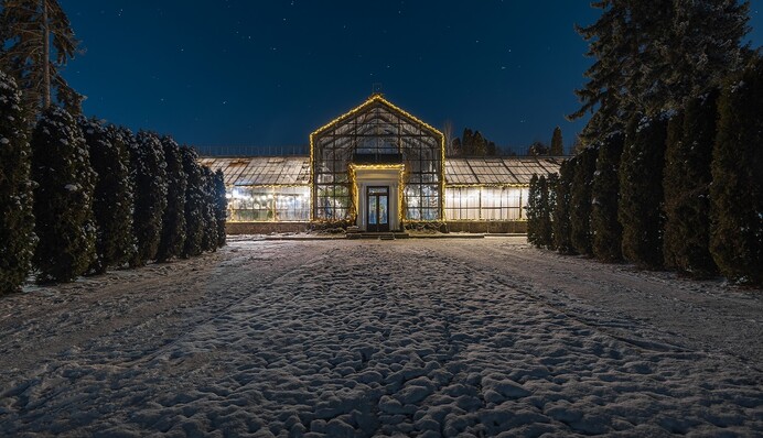 В Оранжерее на ВДНГ начнут работать фотозоны и теплый бар