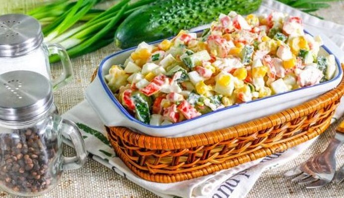 Как приготовить на Новый год классический Крабовье: простой рецепт салата