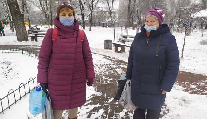 Еда на распродажах и секонд-хенд по праздникам: как выживают пенсионеры в Киеве