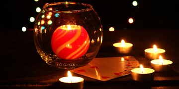 На кавовій гущі та дзеркалах: як ворожити на Різдво, щоб дізнатися свою долю