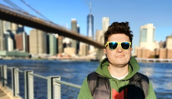 Не фотошоп: Анатолій Анатоліч здивував яскравими фото льоду на Київському морі