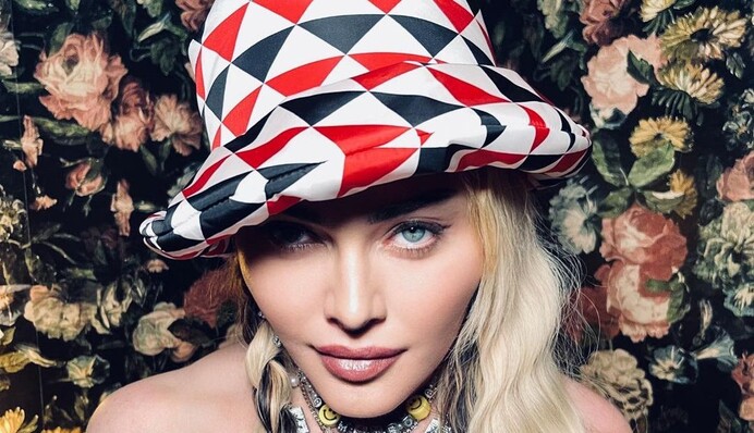 Мадонна показала всех своих детей на счастливом семейном фото