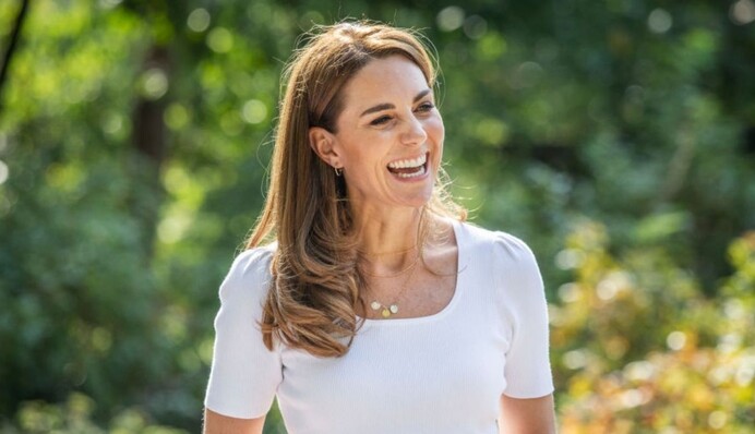 Беззаботная девочка: принц Уильям с детьми выбрали любимый портрет Кейт Миддлтон