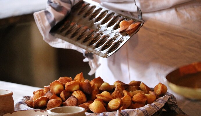 Печем дома ароматное печенье Мадлен на сливочном масле: простой рецепт