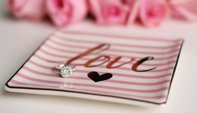 Як дізнатися розмір каблучки та не викликати підозр: прості лайфхаки