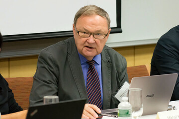 У Європи немає відповіді на газовий шантаж Путіна – російський аналітик Михайло Крутіхін