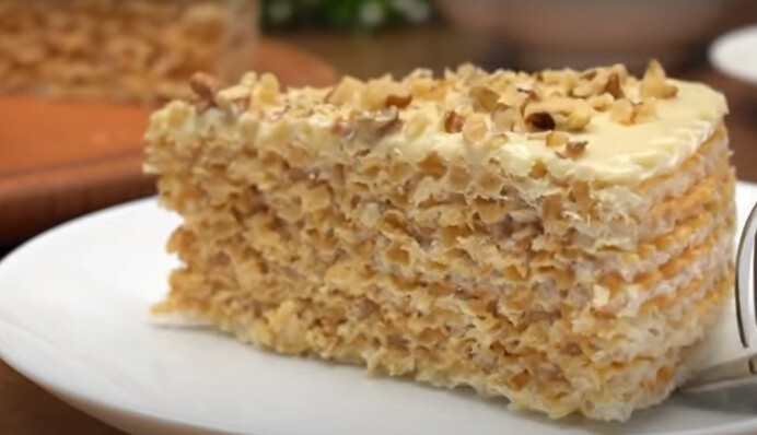 3 простих торта зі згущеним молоком, які здивують смаком: рецепти до чаю