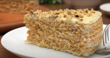 3 простих торта зі згущеним молоком, які здивують смаком: рецепти до чаю