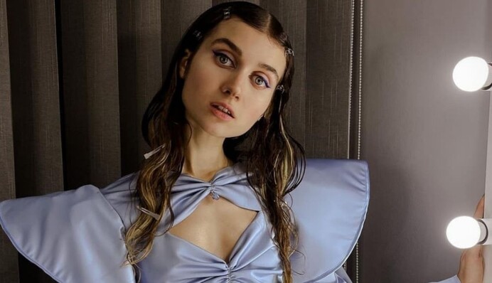 Сама винна: Jerry Heil зацькували в мережі після скарги на переслідування фаната