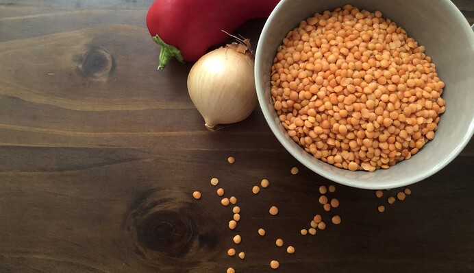 Что приготовить из красной чечевицы: 3 простых рецепта для полезного перекуса