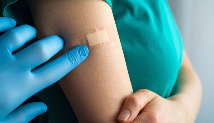 Хто за третьою вакциною? Навіщо потрібна бустерна доза і який бонус вона дає