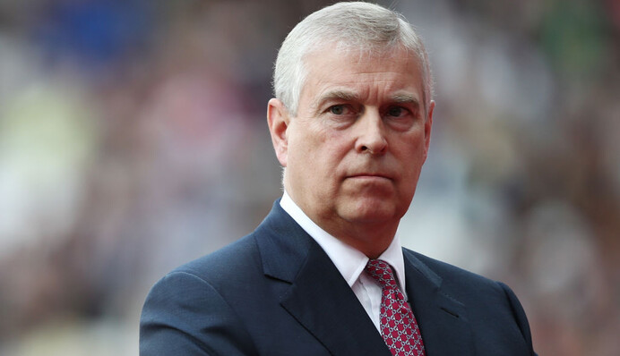 Елизавета II лишила сына королевских титулов из-за секс-скандала