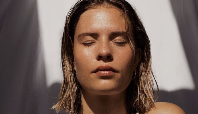 Навіщо тіктокери морозять спонж для макіяжу: у чому секрет блогерів